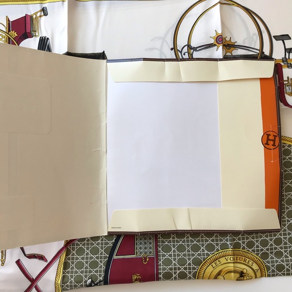 SOLD ⛄️ New Authentic Hermes 100% Silk Scarf - Picture 12 of 16